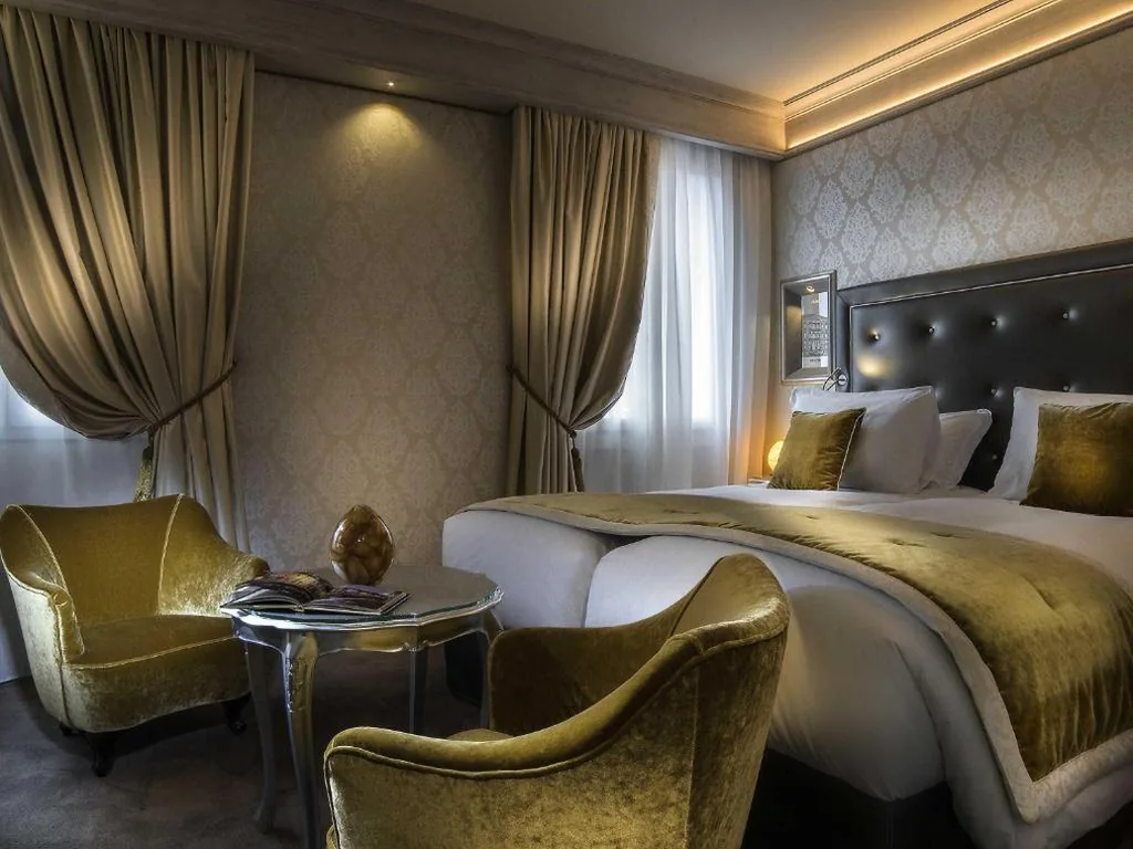 Superior Double or Twin Room with Garden or City View — Papadopoli Hotel Venezia – MGallery Collection