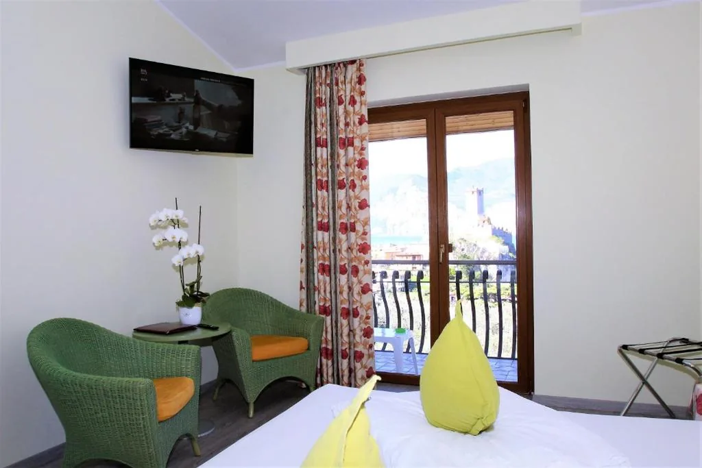 Superior Double or Twin Room with Lake View Balcony — Hotel Augusta