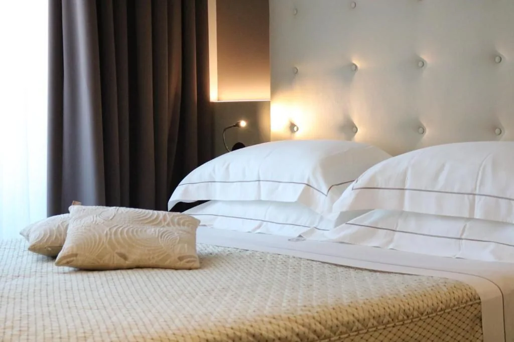Camera Superior Matrimoniale o Doppia con Letti Singoli e Vista Mare Laterale — Majestic Beach Hotel & Wellness