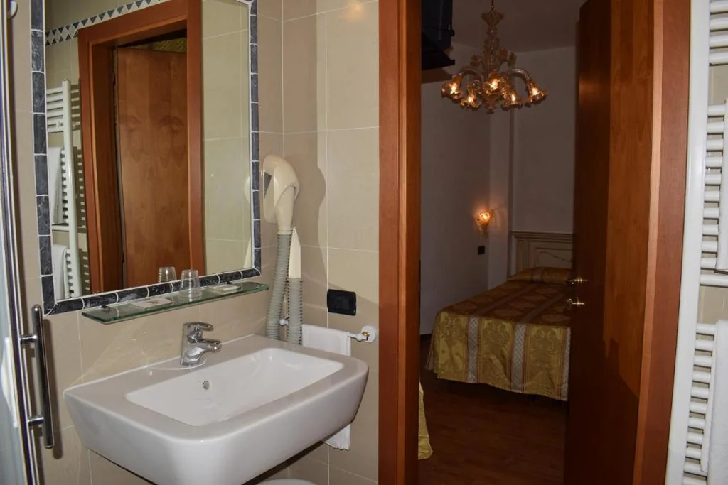 Triple Room — Albergo Basilea