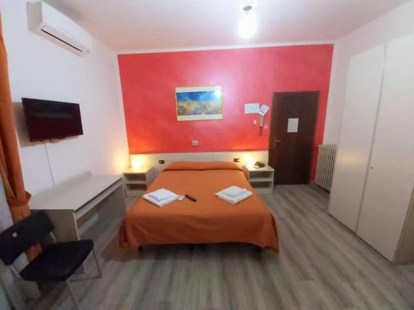 Camera Tripla Basic con Bagno in Comune — Hotel Arcella