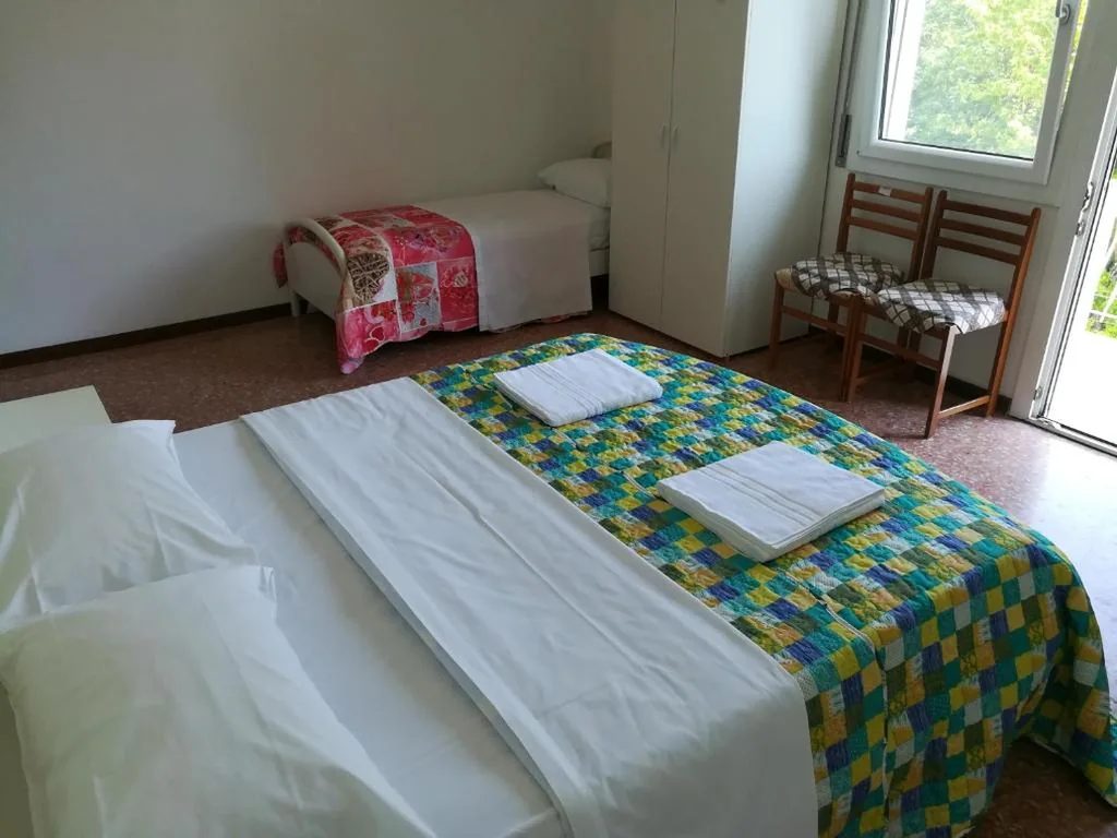 Camera Tripla Basic con Bagno in Comune — Stay Venice Guesthouse