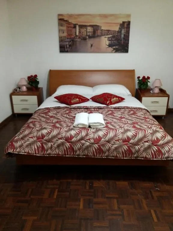 Basic Triple Room with Shared Bathroom — Venice Stefani Guesthouse