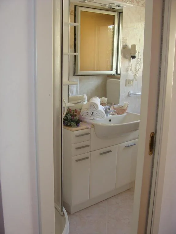 Basic Triple Room — Hotel Villa Luisa