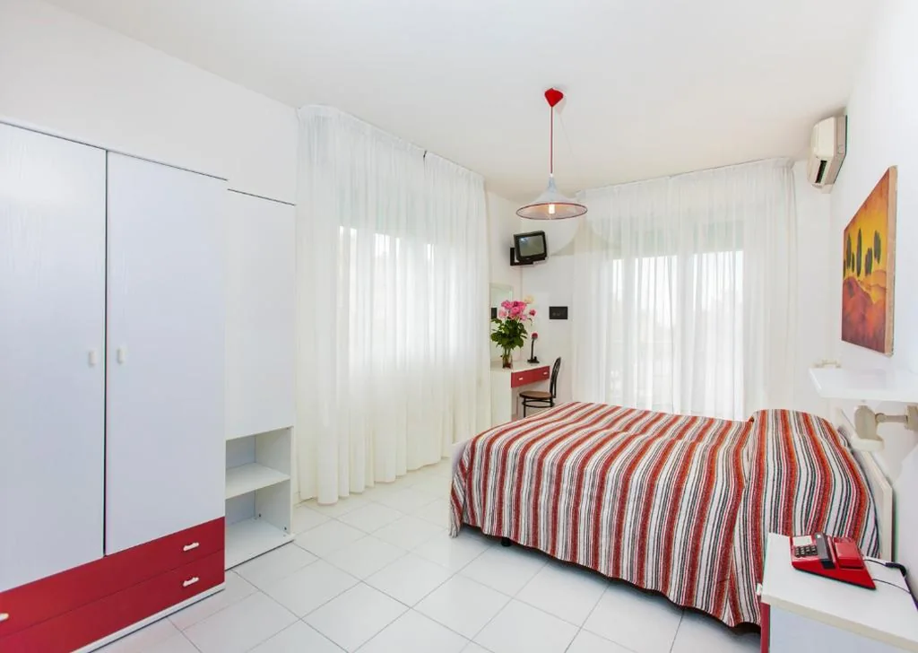 Camera Tripla Basic — Hotel Wally