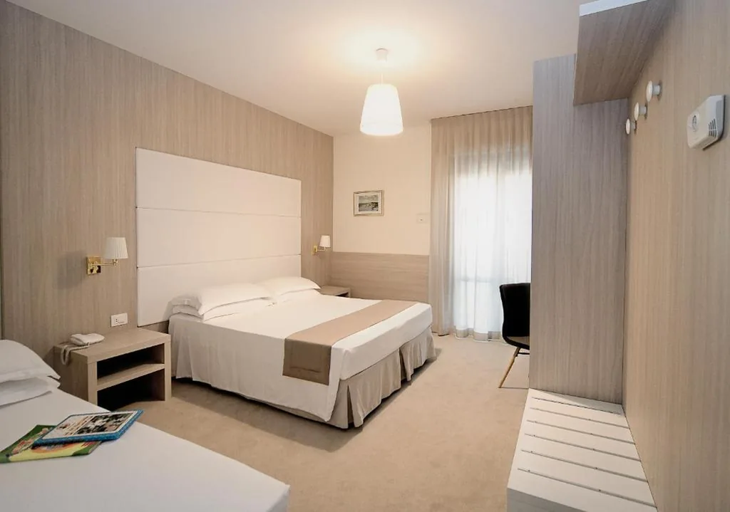 Camera Tripla Budget — Hotel Atlantico
