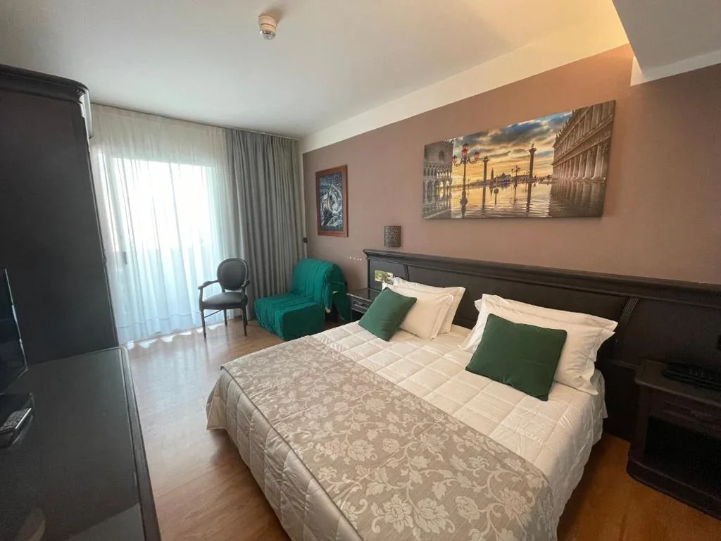 Classic Triple Room with Balcony — Park Hotel Cellini