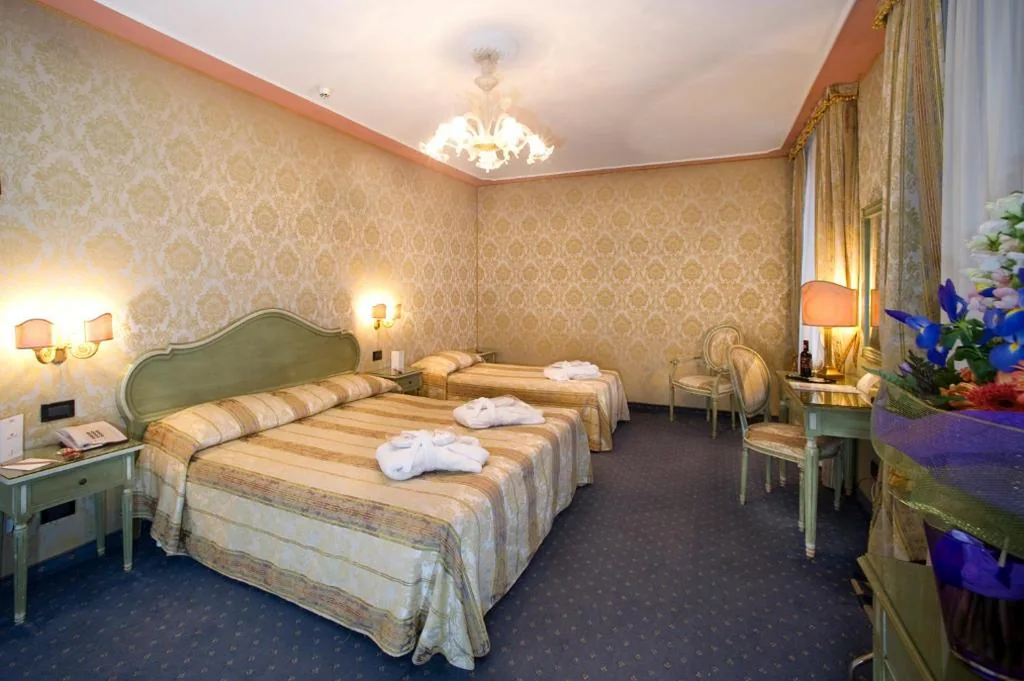 Camera Tripla Classic — Hotel Carlton On The Grand Canal