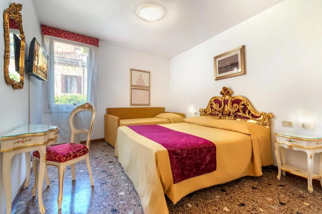 Classic Triple Room — Hotel Casa Boccassini