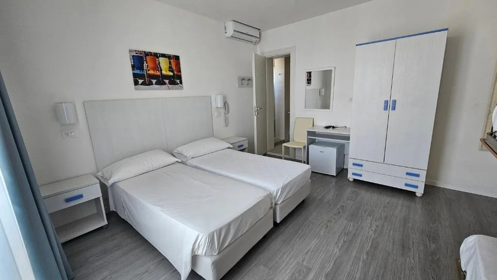 Classic Triple Room — Hotel Linda