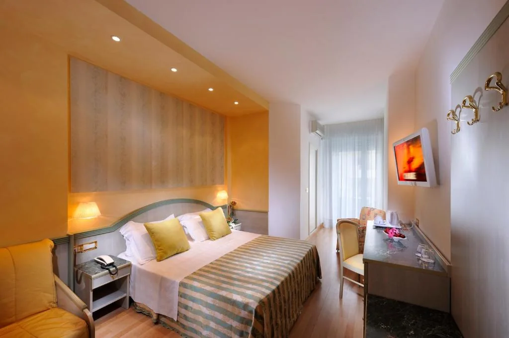 Camera Tripla Classic — Hotel Montecarlo