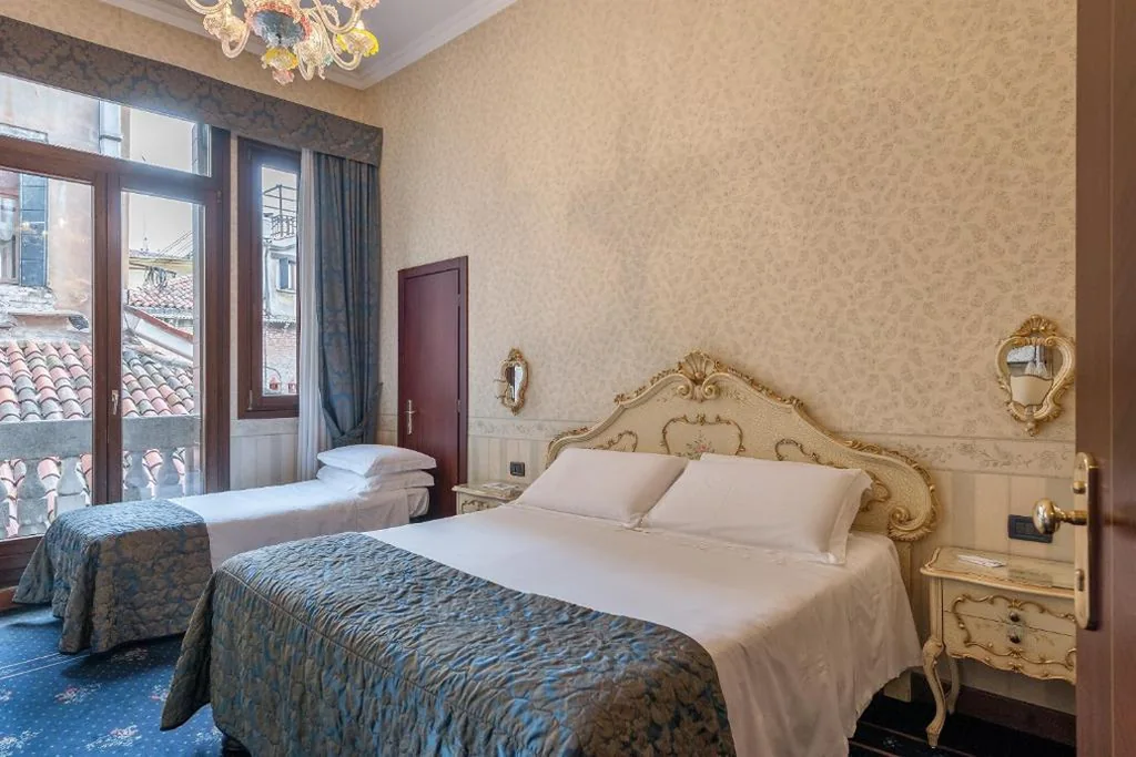 Camera Tripla Classic — Hotel Montecarlo