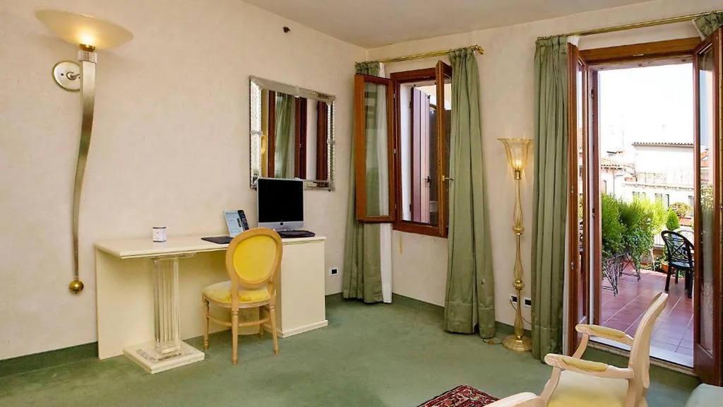 Camera Tripla Classic — Hotel Principe