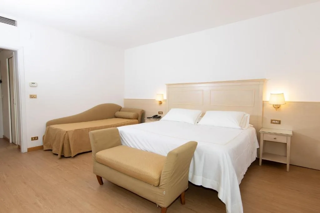 Classic Triple Room — Hotel Universal Terme
