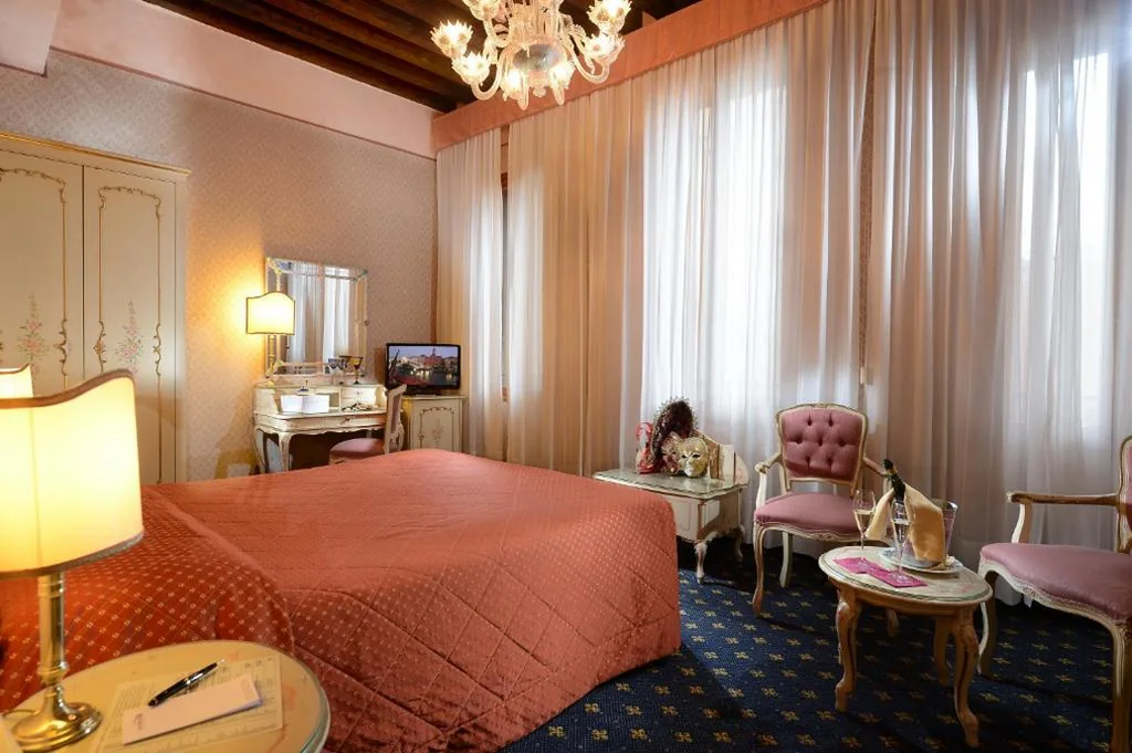 Classic Triple Room - Non-Smoking — Hotel Rialto
