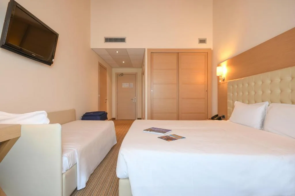 Classic Triple Room — TH Lazise – Hotel Parchi Del Garda