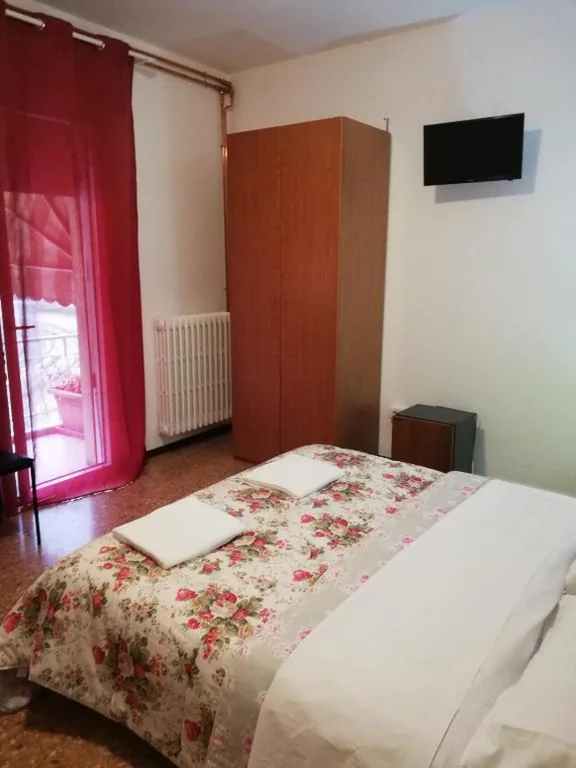 Camera Tripla Classic — Venice Concordia Guesthouse