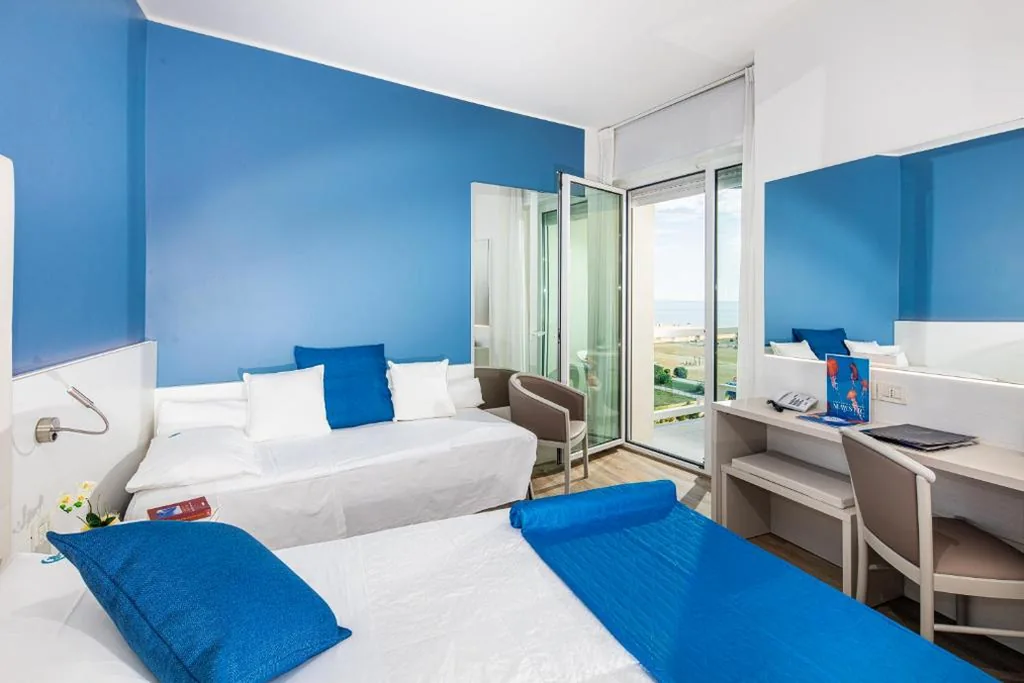 Camera Tripla Comfort con Vista Mare Laterale — Majestic Beach Hotel & Wellness