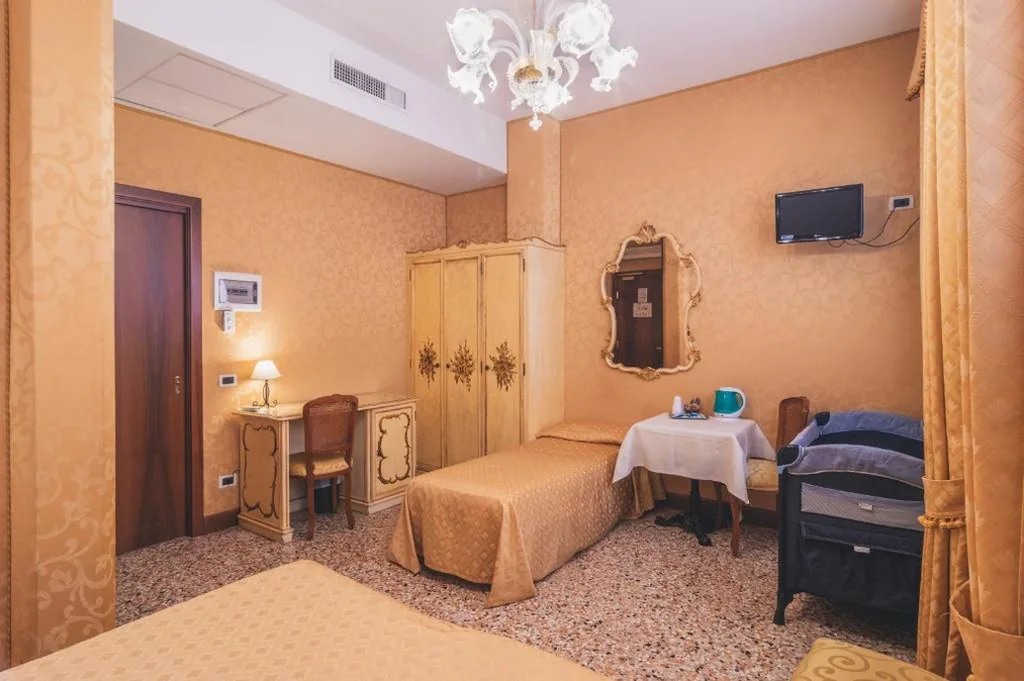 Comfort Triple Room — Hotel Al Malcanton