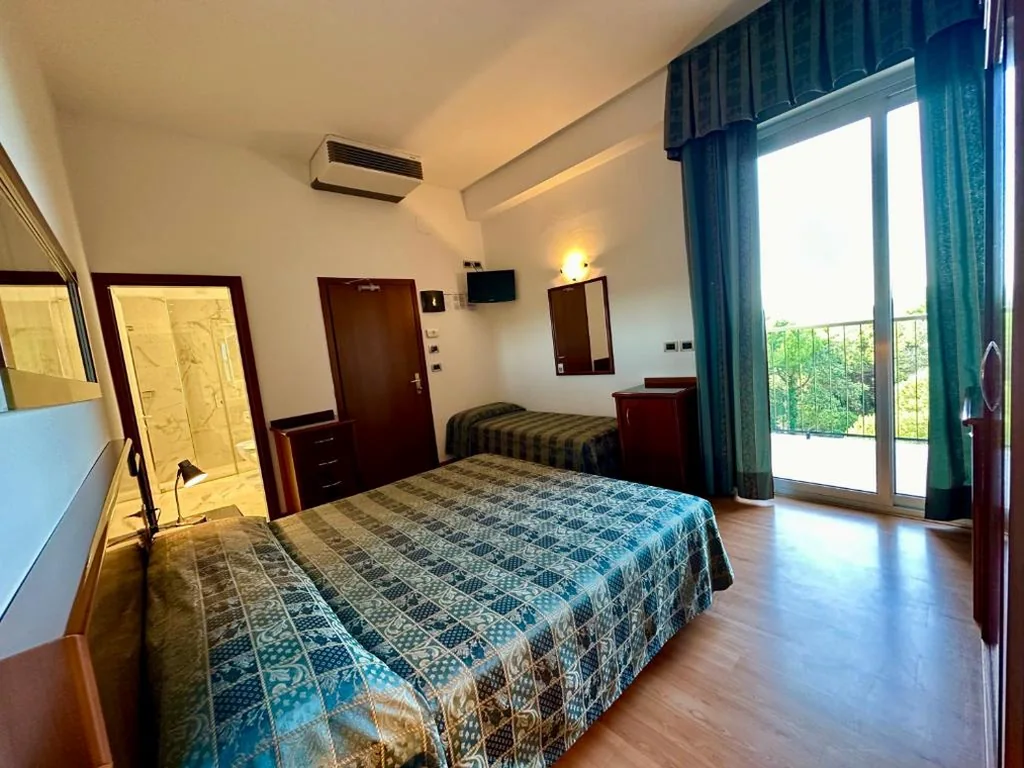 Camera Tripla Comfort — Hotel Beau Rivage Pineta