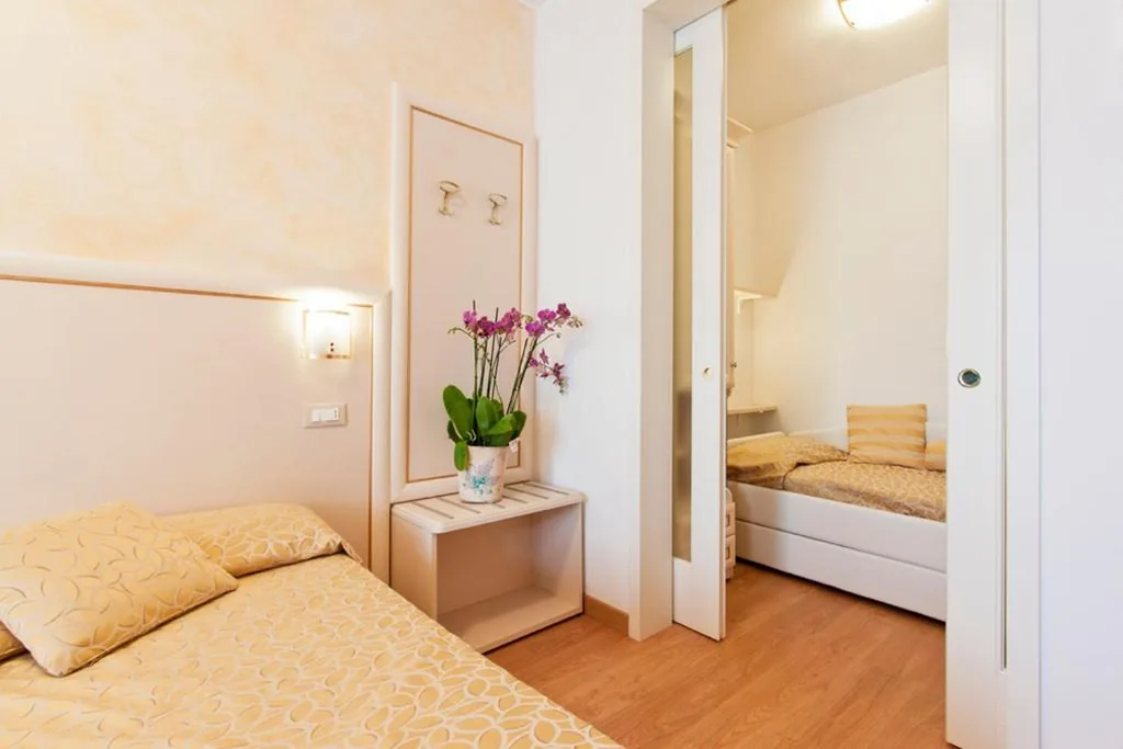 Camera Tripla Comfort — Hotel Mayer