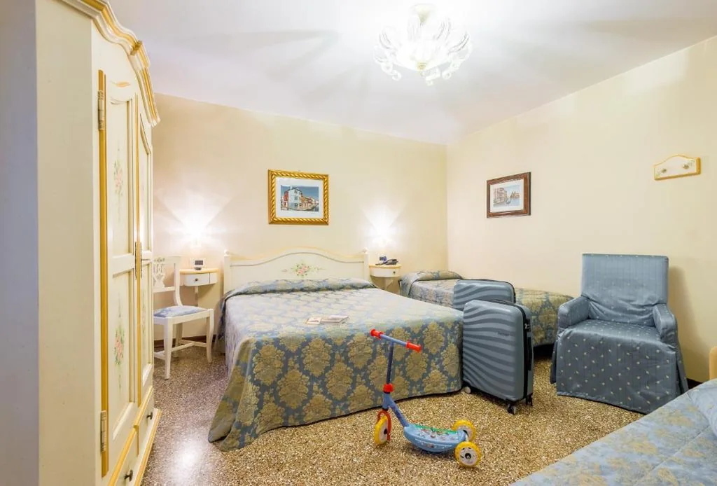 Camera Tripla Comfort — Hotel Mercurio