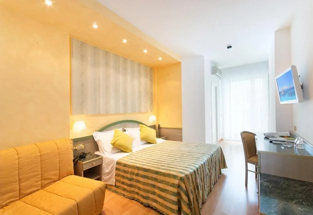 Camera Tripla Comfort — Hotel Montecarlo