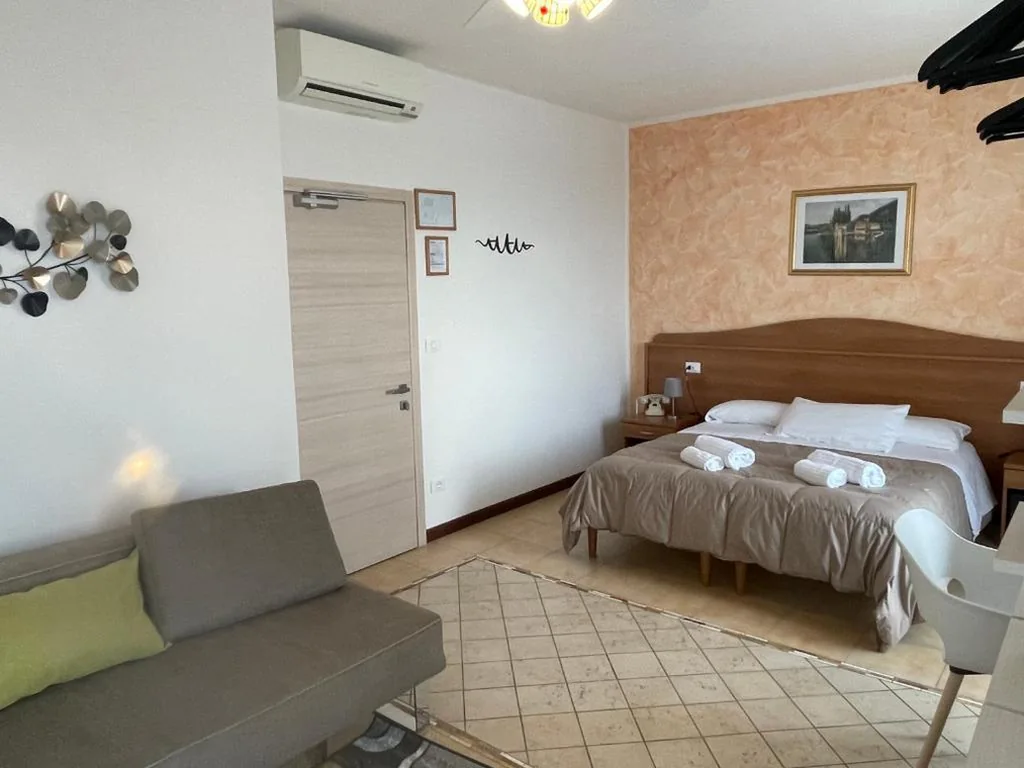 Comfort Triple Room — Hotel Panoramica