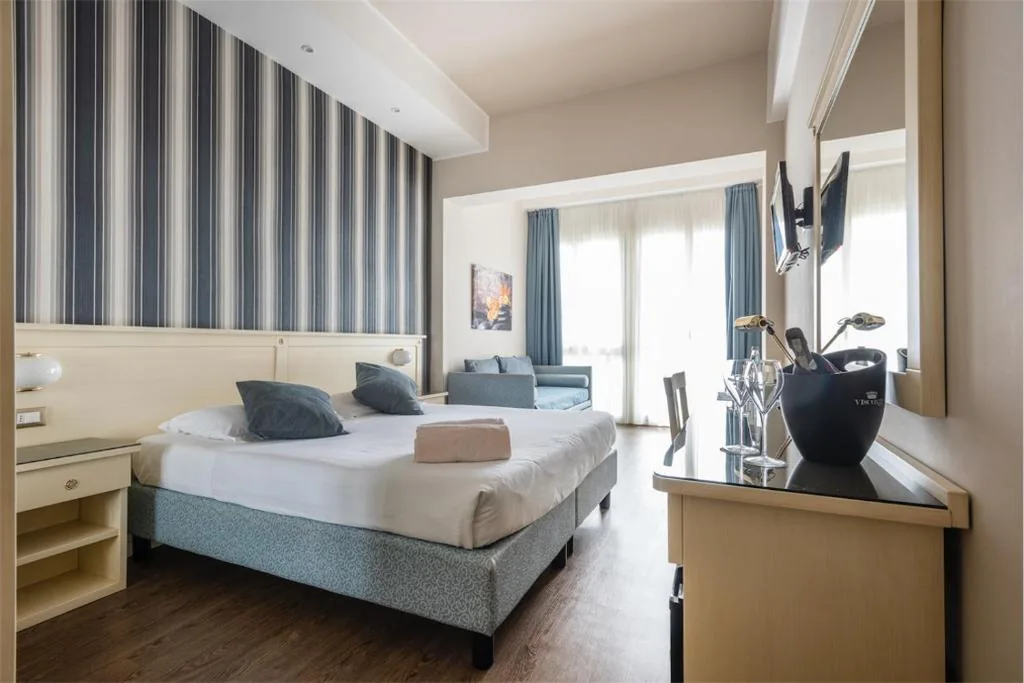 Camera Tripla Comfort — Hotel Splendid Palace