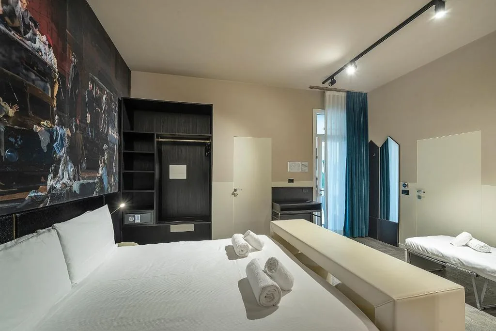 Camera Tripla Comfort — Italianflat – Theatrum Rooms and Suite