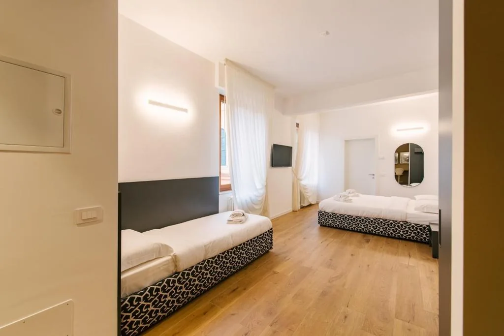 Camera Tripla Comfort — Leoni Suites