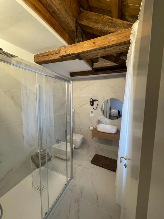 Camera Tripla Comfort — Marin Traghetto – Locazione Turistica