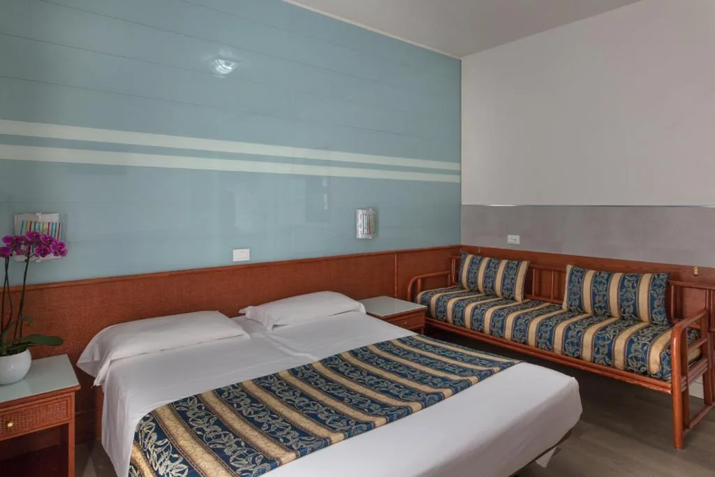 Triple Room with Beach Access — Hotel Colombo