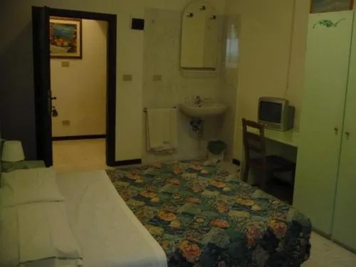 Triple Room with Shared Bathroom - Annex — Hotel Adua