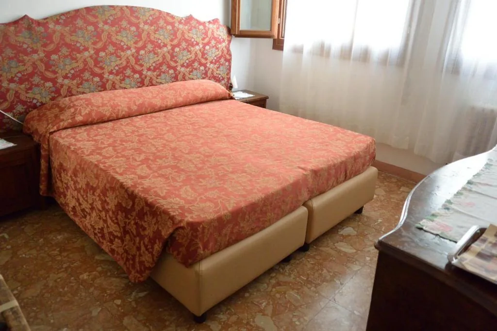 Camera Tripla con Bagno in Comune — Pensione Seguso