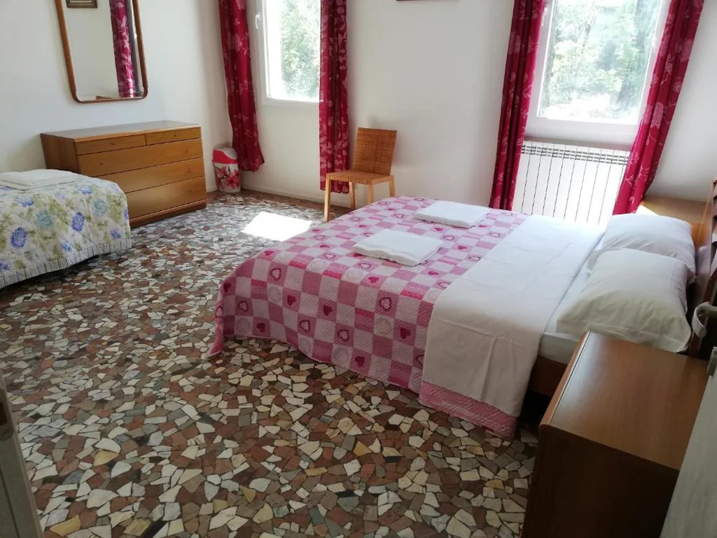 Camera Tripla con Bagno in Comune — Venice Cityview Guesthouse