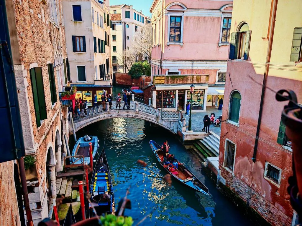 Camera Tripla con Bagno in Comune — Venice Tourist House