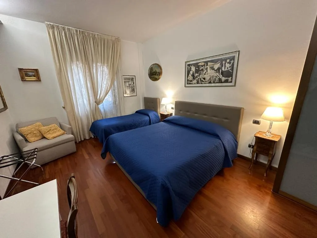 Triple Room with Private Bathroom — 10 Minutes B&B Bed & Breakfast