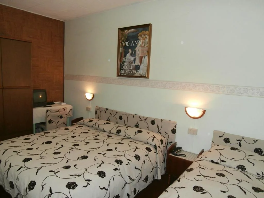 Triple Room with Private Bathroom — Albergo Junior