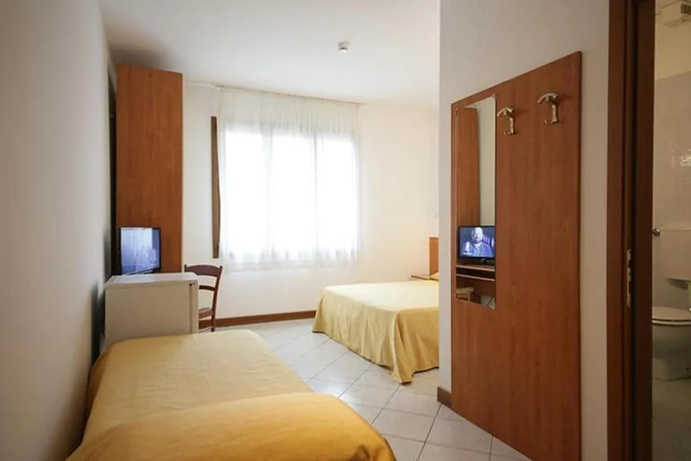Triple Room with Private Bathroom — Albergo Nuova Aurora – Porto Marghera
