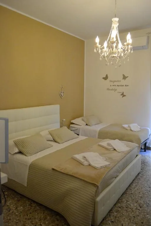 Triple Room with Private Bathroom — Casa Isabella