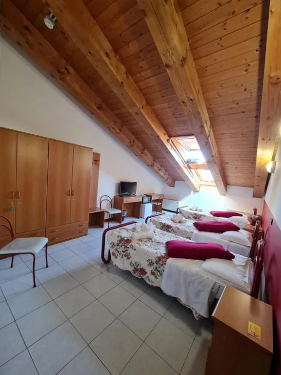 Camera Tripla con Bagno Privato — Casa Santa Caterina e Sant Antonio