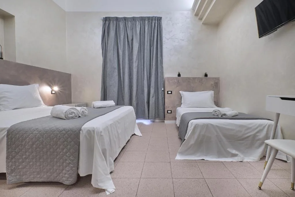 Camera Tripla con Bagno Privato — DREAMS VERONA