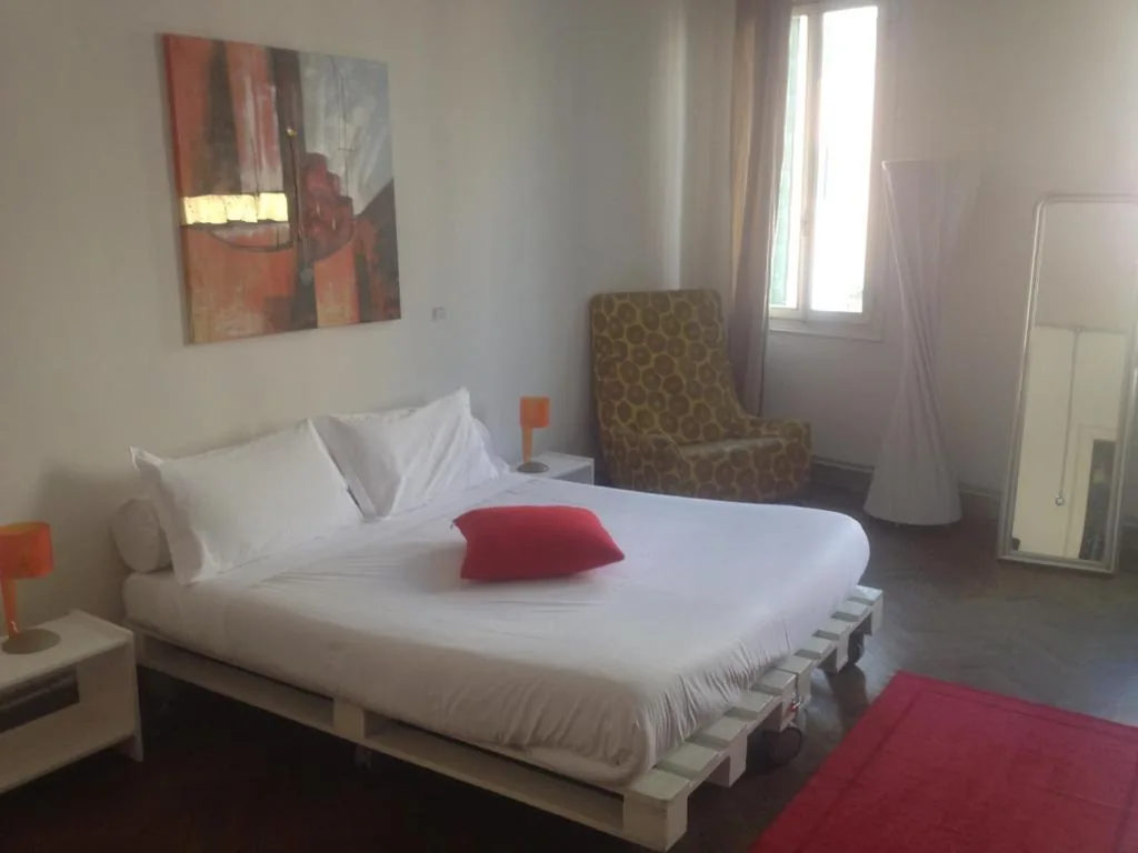 Camera Tripla con Bagno Privato Esterno — 19 Borgo Cavour