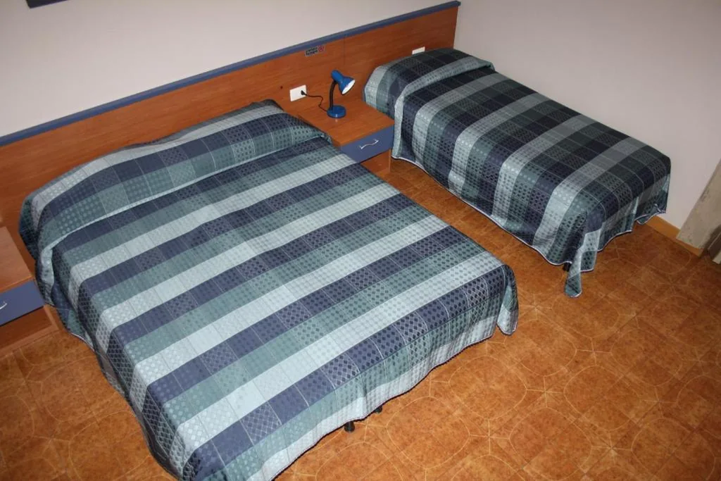 Camera Tripla con Bagno Privato Esterno — Albergo Marsari
