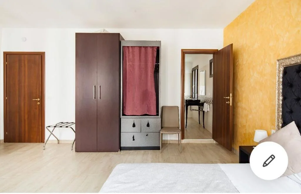 Camera Tripla con Bagno Privato Esterno — Blu Suite