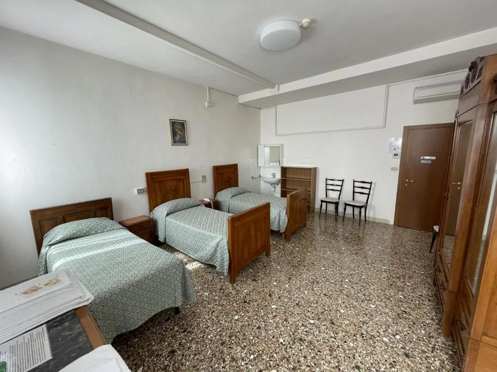 Camera Tripla con Bagno Privato Esterno — Casa Caburlotto