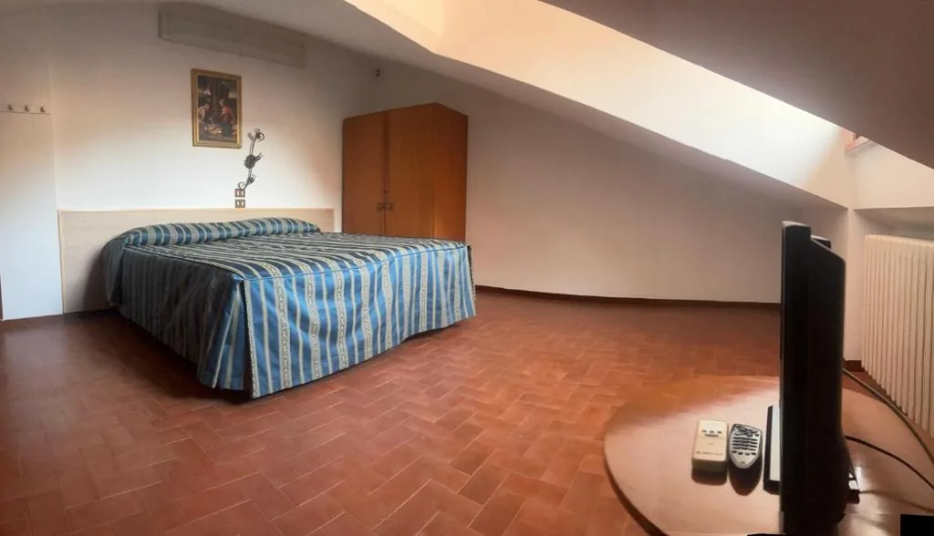 Triple Room with External Private Bathroom — Casa Vacanza – Casa del Padre Nascimbeni