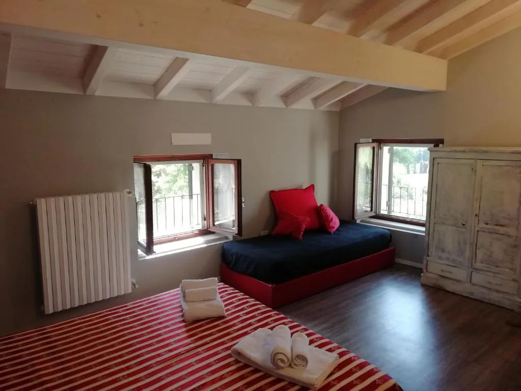 Camera Tripla con Bagno Privato Esterno — Corte Clocego