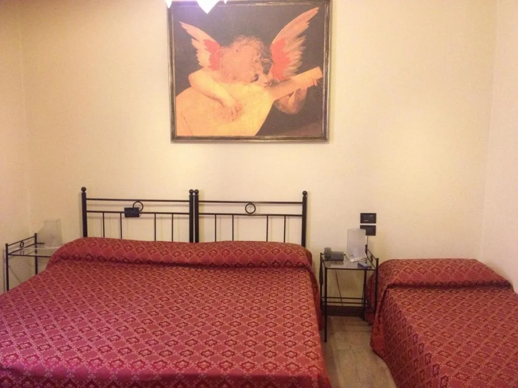 Triple Room with Private External Bathroom — Guesthouse Alloggi Agli Artisti